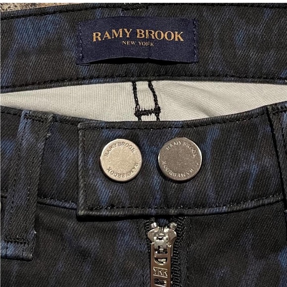 NWT Ramy Brook Womens Jeans Kate Skinny Animal Print Ankle Zip Blue 25 AW - Picture 3 of 5